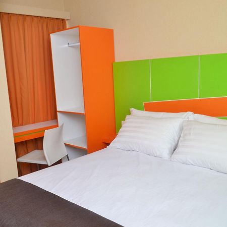 Titanium Express Homtel Hotell Jakarta Eksteriør bilde