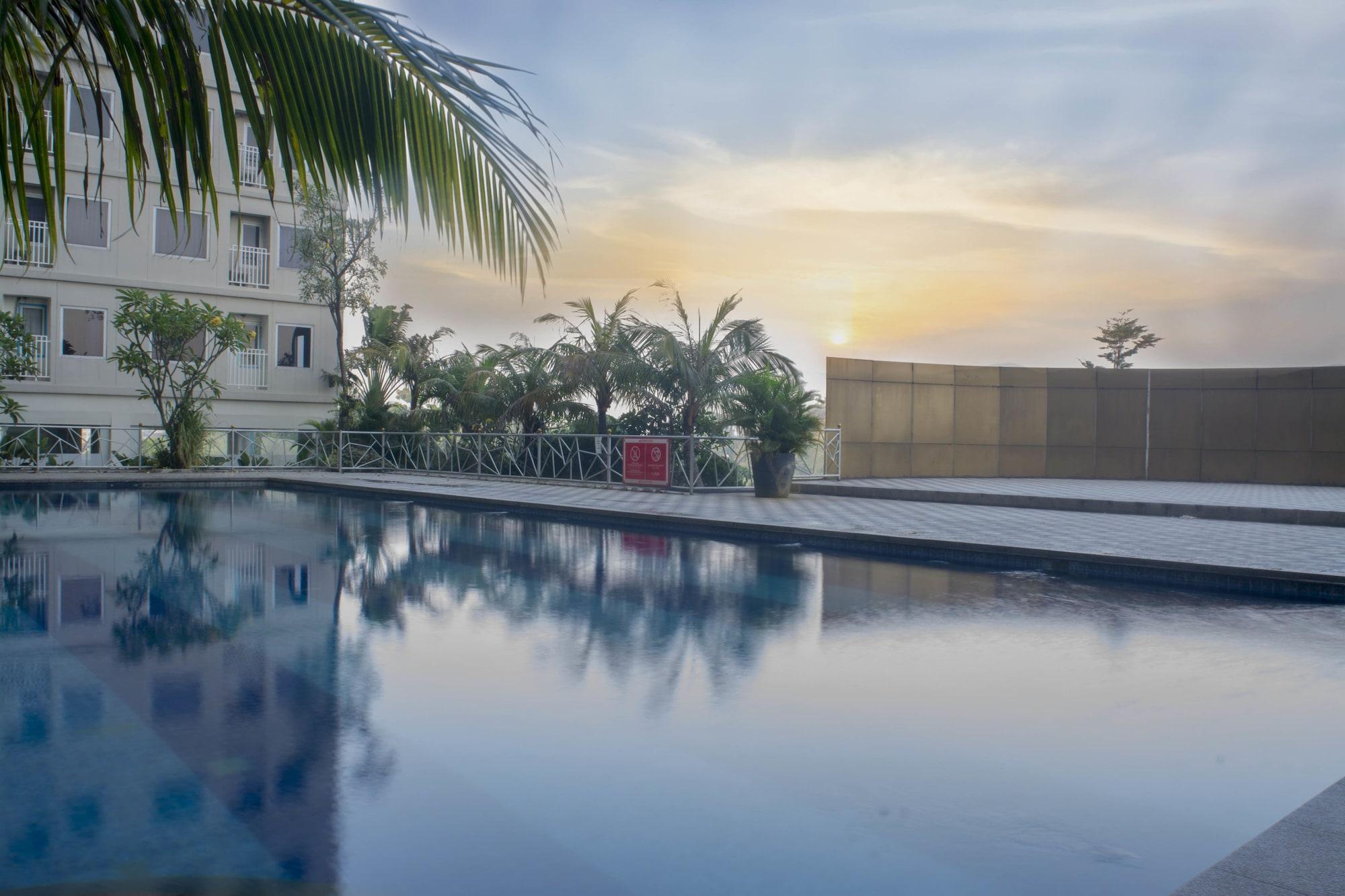 Titanium Express Homtel Hotell Jakarta Eksteriør bilde